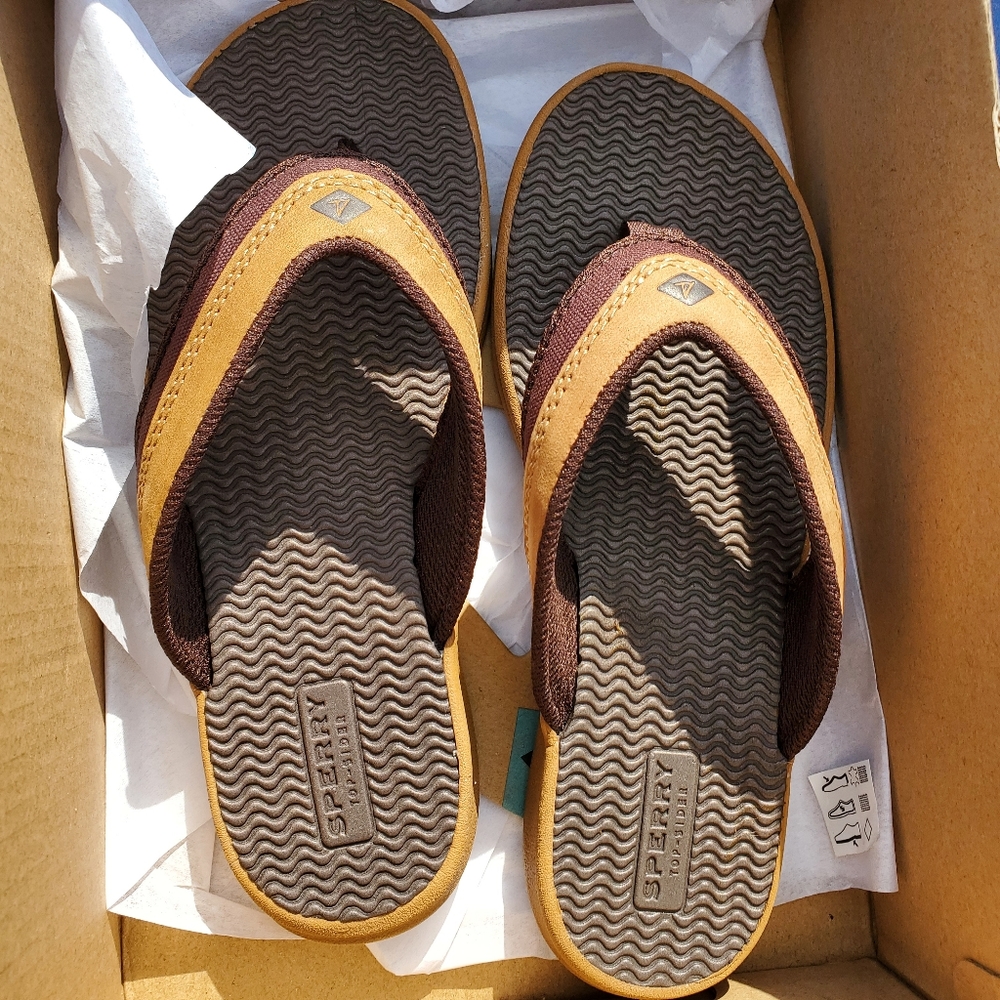 Sperry flip flops